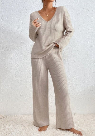 Avery™ | Women’s Ribbed Lounge Set with V-Neck & Wide Leg