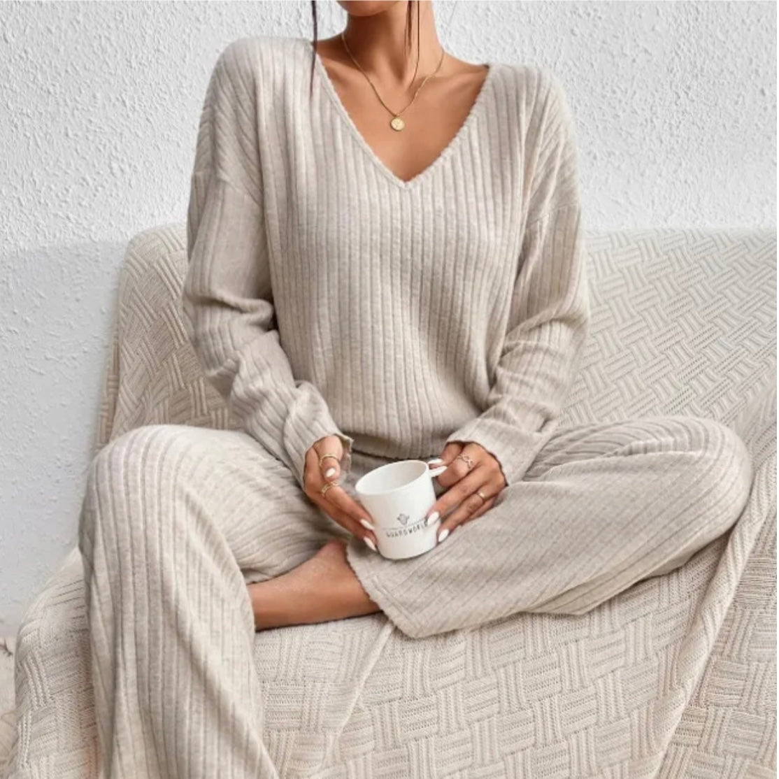 Avery™ | Women’s Ribbed Lounge Set with V-Neck & Wide Leg