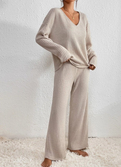 Avery™ | Women’s Ribbed Lounge Set with V-Neck & Wide Leg