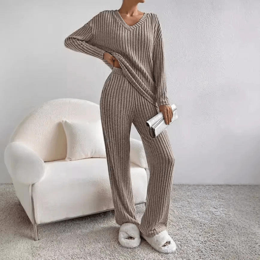 Avery™ | Women’s Ribbed Lounge Set with V-Neck & Wide Leg